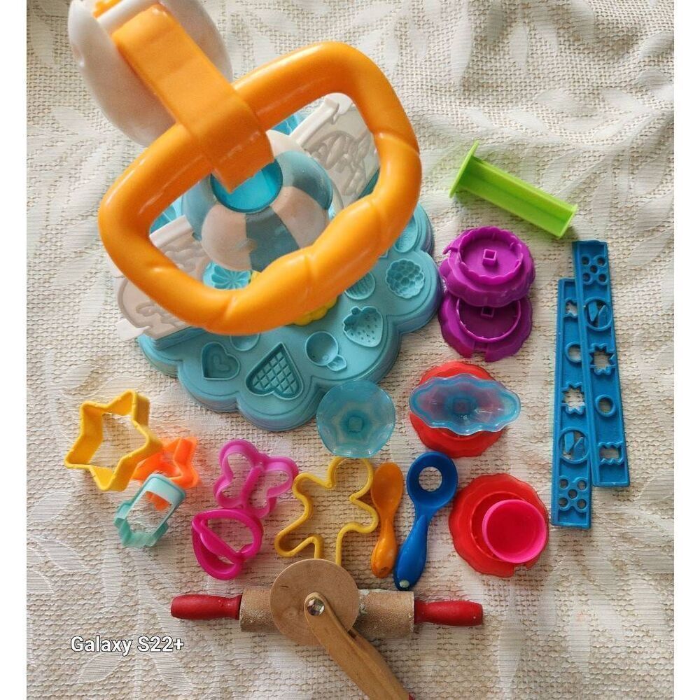 Play-Doe modeling set